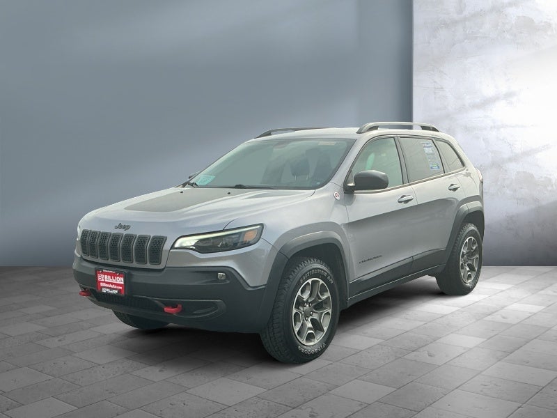 2020 Jeep Cherokee Trailhawk in Silver — front three-quarter view