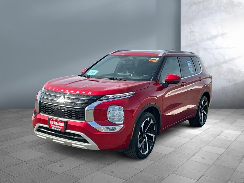 2023 Mitsubishi Outlander SEL in Maroon — front three-quarter view