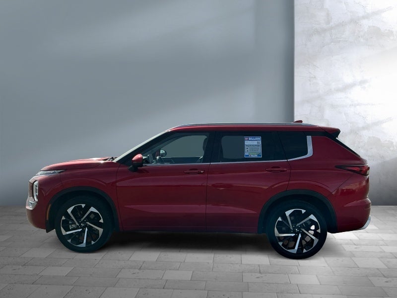 2023 Mitsubishi Outlander — rear three-quarter view